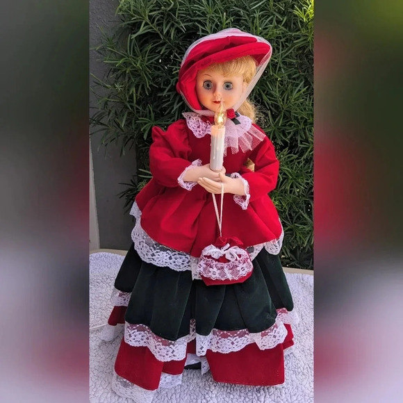 27" Deluxe Velvet Lady Animated Caroler Tested And Working Holiday Velvet Lace - Picture 3 of 9